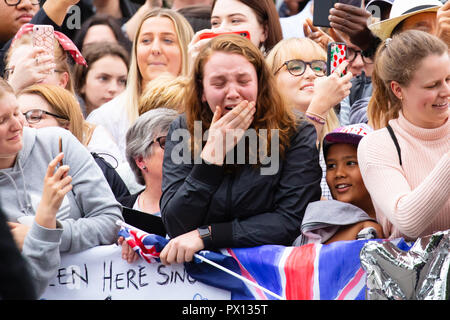 MELBOURNE, Australia - 18 ottobre: il principe Harry, duca di Sussex e Meghan Markle, duchessa di Sussex incontro con i tifosi alla Government House di Melbourne, Austr Foto Stock