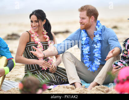 Il Duca e la Duchessa di Sussex sulla spiaggia Bondi durante la loro visita a Sydney il quarto giorno della coppia reale della visita in Australia. Foto Stock