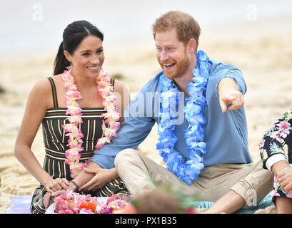 Il Duca e la Duchessa di Sussex sulla spiaggia Bondi durante la loro visita a Sydney il quarto giorno della coppia reale della visita in Australia. Foto Stock