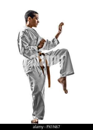 Un karate kata formazione adolescenti kid isolati su sfondo bianco Foto Stock