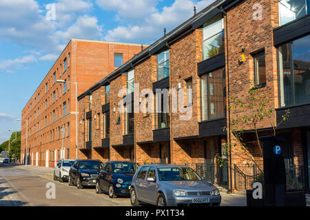 La Smith's Yard appartamento blocco (Manchester vita), e la Residenza townhouse sviluppo, George Leigh Street, Ancoats, Manchester, Inghilterra, Regno Unito Foto Stock