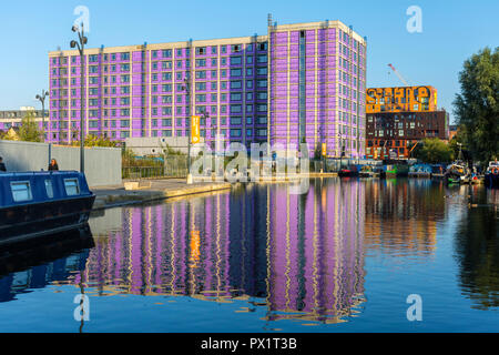 I Tessitori Quay blocchi di appartamenti in costruzione, dal campo di cotone Park, New Islington, Ancoats, Manchester, Inghilterra, Regno Unito Foto Stock