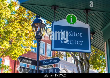 Un Centro Visitatori segno su un angolo di strada in Bar Harbor, Maine Foto Stock