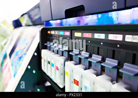 Cartuccia di inchiostro a colori del plotter a getto di inchiostro stampante Foto Stock