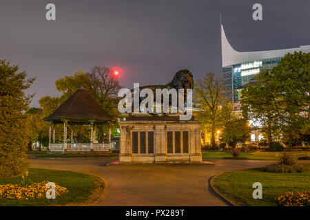 Forbury Gardens di notte , Reading Berkshire REGNO UNITO Foto Stock