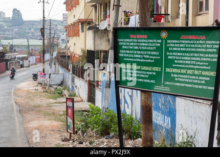 No immondizia segno di dumping in due lingue, Shillong, Meghalaya, India Foto Stock