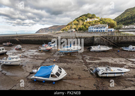 Barche in Lynton porto, Devon, Inghilterra, Regno Unito Foto Stock