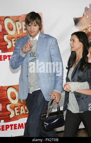 Ashton Kutcher, Demi Moore 25/09/06 aperto la stagione @ il Teatro Greco, Los Angeles foto di Giu Matsuda/HNW / PictureLux Settembre 25, 2006 File riferimento # 33686 131HNWPLX Foto Stock