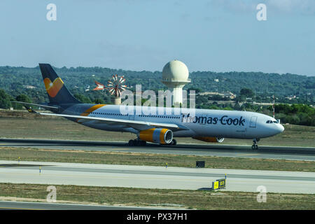 Thomas Cook piano corre sulla pista, Palma de Mallorca, Spagna Foto Stock