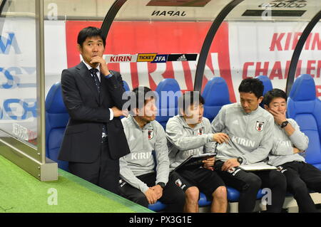 Saitama, Giappone. Xvi oct, 2018. (L-R) Giappone head coach Hajime Moriyasu, assistant coach Yokouchi Akinobu e Ichiro Wada, portiere coach Takashi Shimoda e condizionata autobus Ryoichi Matsumoto prima della Kirin Challenge Cup 2018 match tra Giappone 4-3 Uruguay a Saitama Stadium 2002 a Saitama, Giappone, 16 ottobre 2018. Credito: AFLO/Alamy Live News Foto Stock