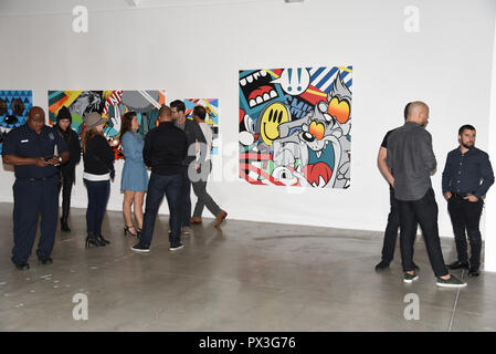 West Hollywood, California, Stati Uniti d'America. Xviii oct, 2018. Atmosfera assiste Greg a MIKE LA debutto Solo VIP anteprima media "All'interno di Voices' pop-up mostra in Beverly Hills. Credito: Billy Bennight/ZUMA filo/Alamy Live News Foto Stock