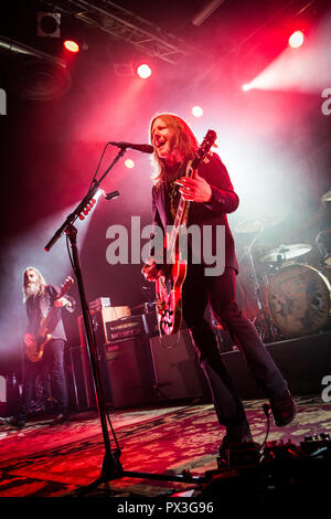 Milano Italia. Il 18 ottobre 2018. La statunitense southern rock band di fumo BLACKBERRY esegue dal vivo sul palco all'Alcatraz durante il 'Trova una luce Tour' Credito: Rodolfo Sassano/Alamy Live News Foto Stock