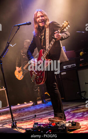 Milano Italia. Il 18 ottobre 2018. La statunitense southern rock band di fumo BLACKBERRY esegue dal vivo sul palco all'Alcatraz durante il 'Trova una luce Tour' Credito: Rodolfo Sassano/Alamy Live News Foto Stock