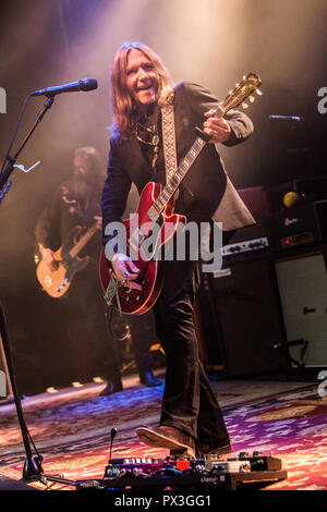 Milano Italia. Il 18 ottobre 2018. La statunitense southern rock band di fumo BLACKBERRY esegue dal vivo sul palco all'Alcatraz durante il 'Trova una luce Tour' Credito: Rodolfo Sassano/Alamy Live News Foto Stock