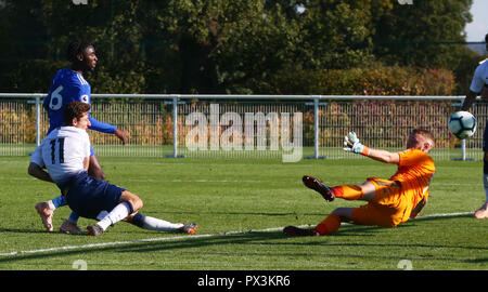 Enfield, Regno Unito. Ottobre 19. Jack 2018 Ruoli di ottenham Hotspur sotto 23s punteggi durante la Premier League 2 match tra Tottenham Hotspur sotto 23s e Leicester City sotto 23s a Tottenham Hotspur Training Center, Enfield, Regno Unito. In Inghilterra il 19 Ott 2018. Azione di Credito Foto Sport FA Premier League e Football League immagini sono soggette a licenza DataCo. Solo uso editoriale. Nessuna stampa di vendite. Nessun uso personale di vendita. NO non corrisposto usare carte di credito: Azione Foto Sport/Alamy Live News Foto Stock