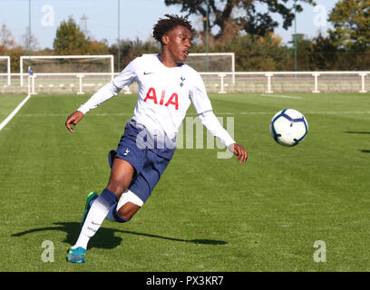 Enfield, Regno Unito. Ottobre 19. 2018 durante la Premier League 2 match tra Tottenham Hotspur sotto 23s e Leicester City sotto 23s a Tottenham Hotspur Training Center, Enfield, Regno Unito. In Inghilterra il 19 Ott 2018. Azione di Credito Foto Sport FA Premier League e Football League immagini sono soggette a licenza DataCo. Solo uso editoriale. Nessuna stampa di vendite. Nessun uso personale di vendita. NO non corrisposto usare carte di credito: Azione Foto Sport/Alamy Live News Foto Stock