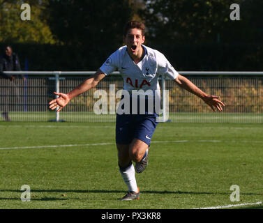 Enfield, Regno Unito. Ottobre 19. Jack 2018 Ruoli di ottenham Hotspur sotto 23s celebra il suo obiettivo durante la Premier League 2 match tra Tottenham Hotspur sotto 23s e Leicester City sotto 23s a Tottenham Hotspur Training Center, Enfield, Regno Unito. In Inghilterra il 19 Ott 2018. Azione di Credito Foto Sport FA Premier League e Football League immagini sono soggette a licenza DataCo. Solo uso editoriale. Nessuna stampa di vendite. Nessun uso personale di vendita. NO non corrisposto usare carte di credito: Azione Foto Sport/Alamy Live News Foto Stock