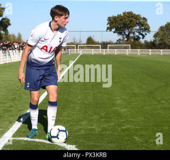 Enfield, Regno Unito. Ottobre 19. 2018 Jamie del Bowden Tottenham Hotspur sotto 23s e durante la Premier League 2 match tra Tottenham Hotspur sotto 23s e Leicester City sotto 23s a Tottenham Hotspur Training Center, Enfield, Regno Unito. In Inghilterra il 19 Ott 2018. Azione di Credito Foto Sport FA Premier League e Football League immagini sono soggette a licenza DataCo. Solo uso editoriale. Nessuna stampa di vendite. Nessun uso personale di vendita. NO non corrisposto usare carte di credito: Azione Foto Sport/Alamy Live News Foto Stock