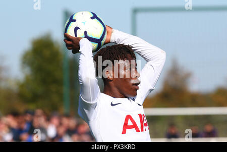 Enfield, Regno Unito. Ottobre 19. 2018 Tariq cerve del Tottenham Hotspur sotto 23s durante la Premier League 2 match tra Tottenham Hotspur sotto 23s e Leicester City sotto 23s a Tottenham Hotspur Training Center, Enfield, Regno Unito. In Inghilterra il 19 Ott 2018. Azione di Credito Foto Sport FA Premier League e Football League immagini sono soggette a licenza DataCo. Solo uso editoriale. Nessuna stampa di vendite. Nessun uso personale di vendita. NO non corrisposto usare carte di credito: Azione Foto Sport/Alamy Live News Foto Stock