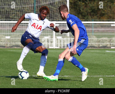 Enfield, Regno Unito. Ottobre 19. 2018 Kazaiah Sterling Tottenham Hotspur sotto 23s durante la Premier League 2 match tra Tottenham Hotspur sotto 23s e Leicester City sotto 23s a Tottenham Hotspur Training Center, Enfield, Regno Unito. In Inghilterra il 19 Ott 2018. Azione di Credito Foto Sport FA Premier League e Football League immagini sono soggette a licenza DataCo. Solo uso editoriale. Nessuna stampa di vendite. Nessun uso personale di vendita. NO non corrisposto usare carte di credito: Azione Foto Sport/Alamy Live News Foto Stock