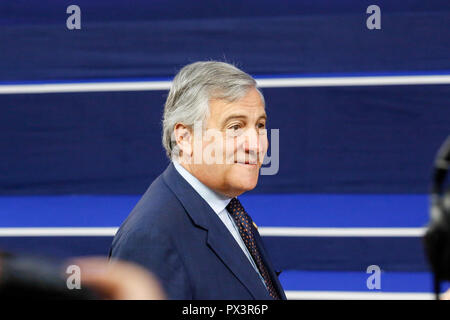 Bruxelles, Belgio. 18 ott 2018. Antonio Tajani, il Presidente del Parlamento europeo giunge per la riunione del Consiglio europeo a Bruxelles, in Belgio il 18 ottobre 2018. Il vertice si concentra sulla migrazione e criteri di protezione. Credito: Michal Busko/Alamy Live News Foto Stock