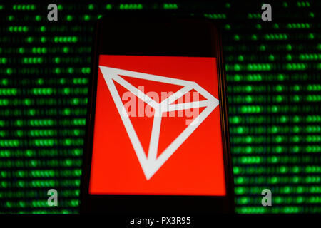 Cracovia in Polonia. Xix oct, 2018. Crytocurrency tron logo è visto in un androide dispositivo mobile. Credito: Omar Marques/SOPA Immagini/ZUMA filo/Alamy Live News Foto Stock