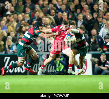 Leicester, Regno Unito. Il 19 ottobre 2018. 19.10.2018 Leicester, Inghilterra. Rugby Union. Steff Evans fa una pausa per Scarlets durante la Heineken Champions Cup round 2 partita giocata tra Leicester Tigers e Scarlets rfc al Welford Road Stadium, Leicester. © Phil Hutchinson/Alamy Live News Foto Stock