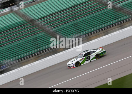 Kansas City, Kansas, Stati Uniti d'America. Xix oct, 2018. Tyler Reddick (9) prende il via alla pratica per il Kansas Lottery 300 in Kansas Speedway in Kansas City, Kansas. Credito: Justin R. Noe Asp Inc/ASP/ZUMA filo/Alamy Live News Foto Stock