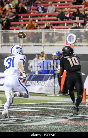 Ottobre 19, 2018: UNLV ribelli wide receiver Darren Woods Jr. (10) Catture il calcio per un touchdown durante il NCAA Football game con la Air Force Falcons e la UNLV ribelli a Sam Boyd Stadium di Las Vegas NV. La UNLV ribelli portano la Air Force falchi al tempo di emisaturazione 21 a 20. Christopher trim/CSM. Foto Stock