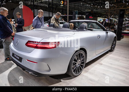 Parigi - Ott 2, 2018: Mercedes Benz E300 Cabriolet auto presentati presso il Motor Show di Parigi. Foto Stock