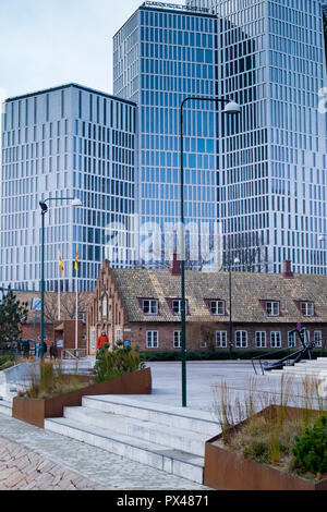 Vecchi e nuovi edifici a Malmo, Svezia Foto Stock