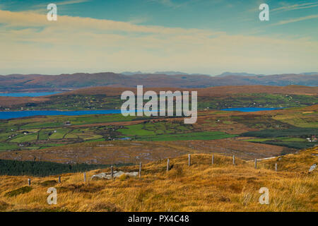 Vista dalla cima del monte Gabriel West Cork in Irlanda in autunno Foto Stock