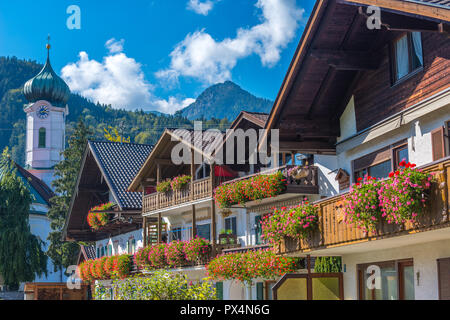 Lüftlmalerei o pittura murale, Garmisch-Partenkirchen, Baviera, Germania Foto Stock