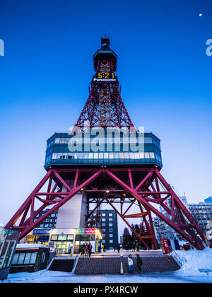 Sapporo torre della TV - Sapporo torre della TV è stato costruito nel nord della città Giapponese di Sapporo, Hokkaido nel 1957 147.2 metri di alta. Architetto Tachū Naitō Foto Stock