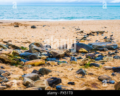 Traeth spiaggia vicino Penbryn sulla costa gallese in Ceredigion. Foto Stock