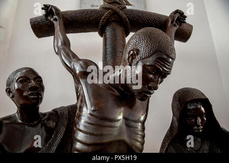 Crocifisso di Nostra Signora d Africa santuario Cattolico, Abidjan, Costa d'Avorio. Foto Stock