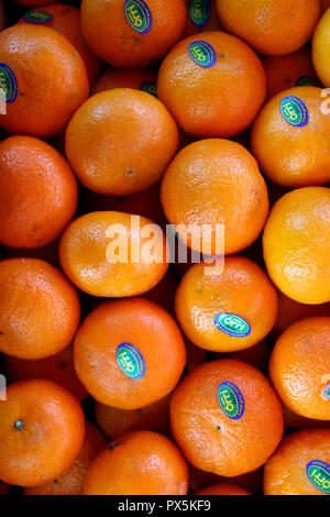 Arance in vendita in un mercato di strada. La Francia. Foto Stock