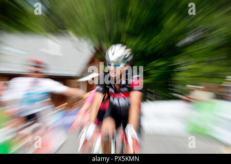 Criterio del Dauphine Libere corsa di ciclismo 2018. Ciclista amatoriale prima della gara. Saint Gervais Mont Blanc. La Francia. Foto Stock