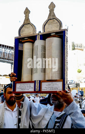 Bar mitsvah presso il Muro Occidentale di Gerusalemme, Israele. Foto Stock