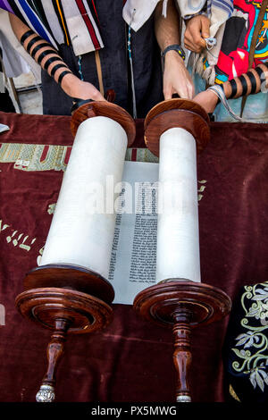 Bar mitsvah presso il Muro Occidentale di Gerusalemme, Israele. Foto Stock