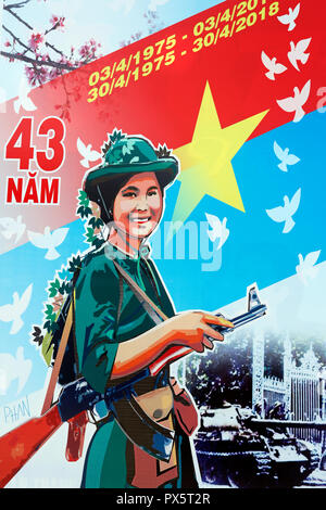 Il governo comunista propaganda poster in strada. Dalat. Il Vietnam. Foto Stock