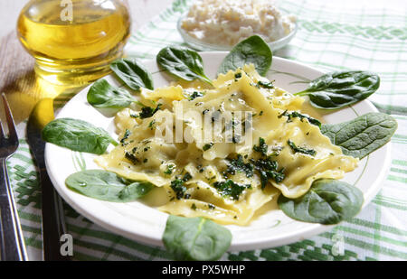 Ravioli con spinaci Foto Stock