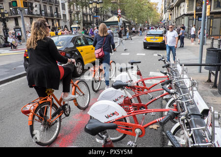 Escursioni in bicicletta, biciclette,La Rambla, La Rambla,famoso,street,turismo, turisti,tourist,l'attrazione,Barcellona,Catalano,Catalogna,Catalunya,Spagna,Spagnolo, Europa, Foto Stock