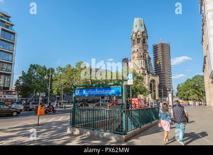 Berlino Kurfuerstendamm di fronte alla Gedaechtnisskirche, Germania Foto Stock