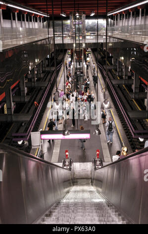 La stazione della metropolitana Schottentor, università Foto Stock