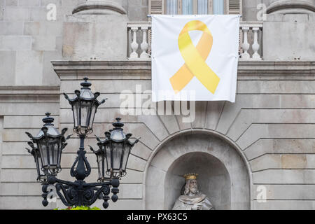 Liberare i prigionieri politici e gli esuli,Poster,banner,da, balcone,a,Municipio,Ajuntament de Barcelona,Barcellona,Catalano,Catalogna,Catalunya,Spagna, Foto Stock