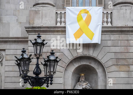 Liberare i prigionieri politici e gli esuli,Poster,banner,da, balcone,a,Municipio,Ajuntament de Barcelona,Barcellona,Catalano,Catalogna,Catalunya,Spagna, Foto Stock