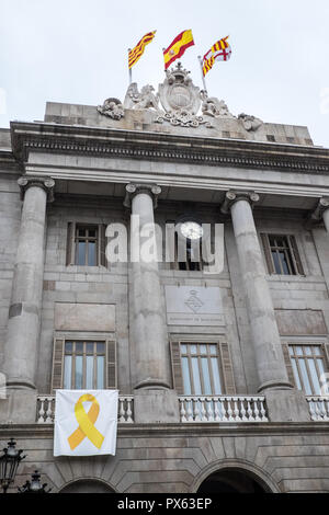 Liberare i prigionieri politici e gli esuli,Poster,banner,da, balcone,a,Municipio,Ajuntament de Barcelona,Barcellona,Catalano,Catalogna,Catalunya,Spagna, Foto Stock