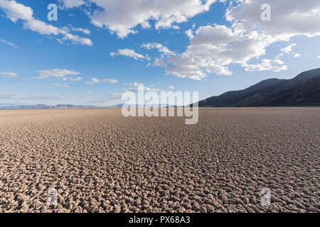 Deserto secco del lago alla fine del Mojave nel fiume il Mojave National Preserve tra Los Angeles e Las Vegas nella California Meridionale. Foto Stock