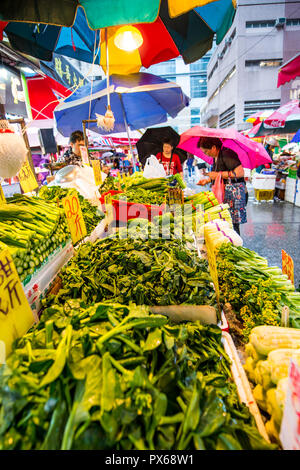Nelson Street produrre mercato, Mongkok, Kowloon, Hong Kong, Cina. Foto Stock